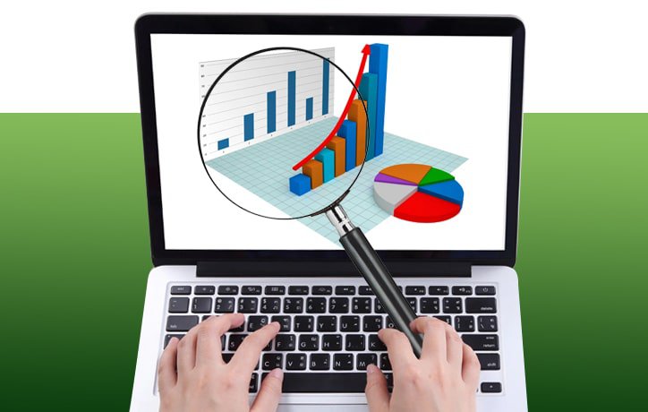Gráfico de posicionamiento SEO en Google con flechas ascendentes, representando el éxito de ADWEBSYS.